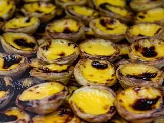На изображении может находиться Burger Food Dessert Bakery Shop и заварной крем