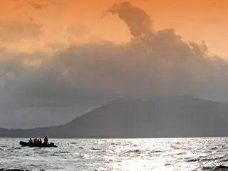 На изображении может находиться человек человек природа на открытом воздухе наземный транспорт транспорт гидроцикл судно погода и приключения