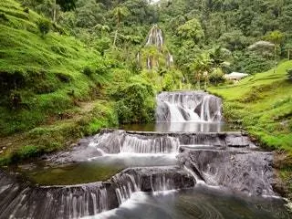 На изображении может находиться вода река на улице природа и водопад
