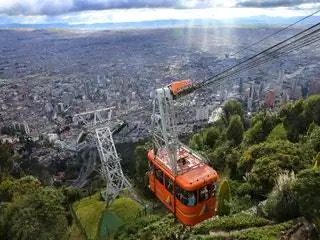 На изображении может находиться транспорт транспортное средство канатная дорога пейзаж на улице природа и пейзажи