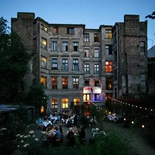 Германия Берлин Бар Clärchens Ballhaus