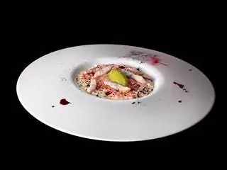 На этом изображении может находиться Еда Еда Блюдо Кондитерские изделия Сладости Тарелка Десерт Крем Сливки и растение