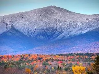 На изображении может находиться гора на улице природа Mountain Range Peak Scenery дерево растение и плато