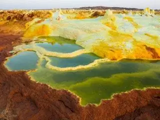 На изображении может находиться на улице Природа гора Вода Искусство Живопись Земля Океан Морской бассейн Вулкан и растение