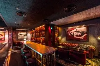 Сингапурские бары Lulu's Lounge