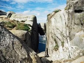 На изображении может находиться Cliff Outdoors Nature Building Bunker and Mesa