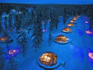 Это изображение может содержать Природа На открытом воздухе Снег Транспорт Лодка Животные Рыбы Строительство и Иглу