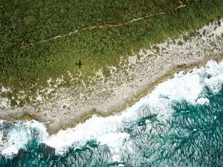 На изображении может находиться природа море на улице океан вода суша пейзаж пейзажи и береговая линия