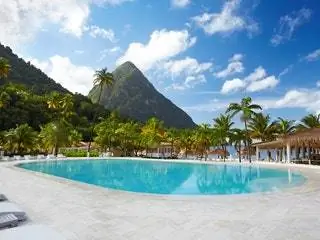Бассейн на курорте Sugar Beach в Сент-Люсии