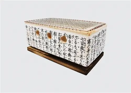 На изображении может находиться мебель и шкаф