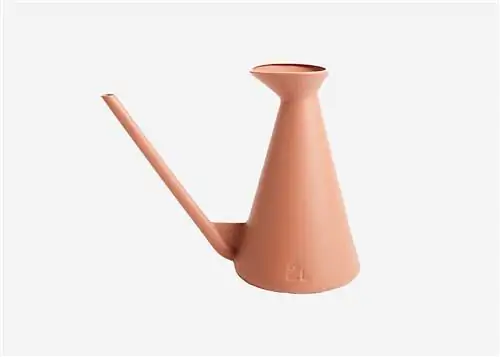 На изображении может находиться консервная банка и лейка