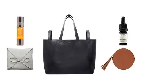 Постоянные путешественники делятся своими лучшими советами по упаковке и необходимыми вещами в полете