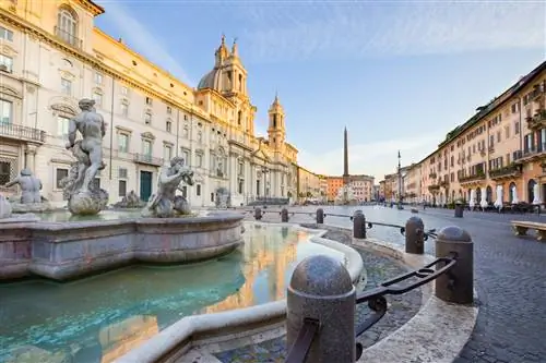 На изображении может находиться Город Городской Город Городской центр Здание Архитектура Вода Метрополис Человек и перила