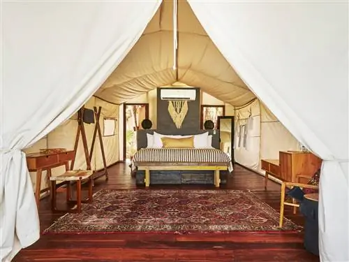 На изображении может находиться пол деревянный пол из твердой древесины гостиная комната в помещении жилой дом и ковер