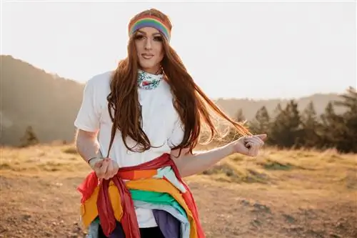 На изображении может находиться человек одежда одежда костюм рукав Finger and Laganja Estranja