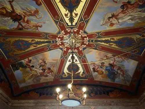 На изображении может находиться архитектура здания и апсида