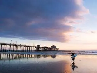 Это изображение может содержать человека и человека.