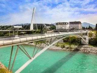 На изображении может находиться архитектура здания мост арочный мост арочный и арочный