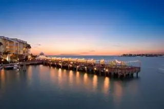 США Флорида Ки-Уэст Бар Sunset Pier в Ocean Key Resort Spa США Флорида Ки-Уэст Бар Sunset Pier в Ocean Key Resort Spa