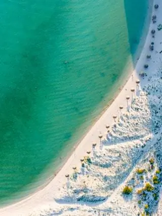 На изображении может находиться на улице Природа Земля Океан Море Вода Береговая линия Пейзаж Пейзажи Пляж Побережье Остров и Атолл