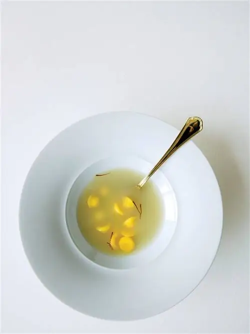 На изображении могут находиться столовые приборы, ложка, еда и керамика.