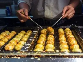 На изображении может находиться человек еда и хлеб