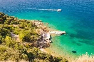 На изображении может находиться на улице Природа Земля Океан Вода Море Береговая линия Побережье Мыс Пейзаж Ландшафт и транспорт
