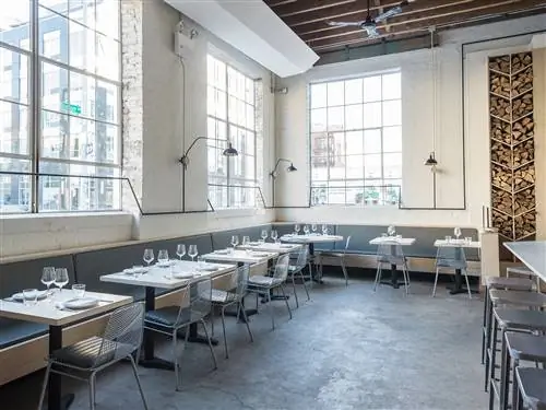 На этом изображении может находиться ресторан, кафетерий, мебель, стул и кафе.