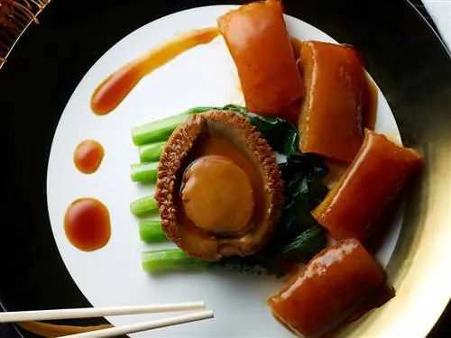 На этом изображении может находиться еда еда блюдо бургер и растение