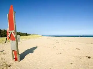 На изображении может находиться природа на улице здание приют сельская местность океан море вода береговая линия и транспорт