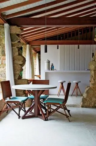 На изображении может находиться мебель Стул Деревянный ресторан Обеденный стол Пол из твердых пород дерева в кафетерии и кафе