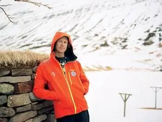 На изображении может находиться одежда одежда пальто куртка капюшон человек и человек