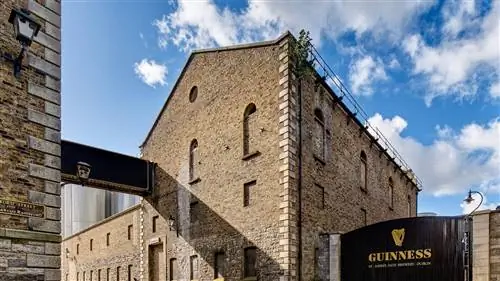 Проведите ночь в магазине Guinness Storehouse в Дублине с Airbnb