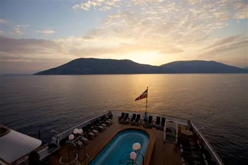 Яхт-клуб Sea Dream клянется в море