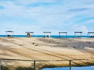 Это изображение может содержать Природа На открытом воздухе Здание Вода и набережная