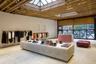 Шоппинг в Нью-Йорке, Рэйчел Коми