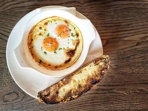 На изображении может находиться еда хлеб яйца и завтрак