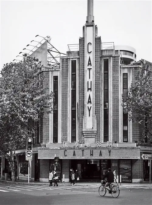 На изображении может находиться велосипед транспорт транспортное средство велосипед человек в помещении дизайн интерьера здание и колесо