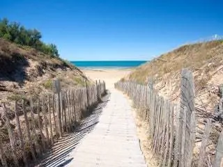 Это изображение может содержать На открытом воздухе Береговая линия Вода Природа Почва Океан Море Мыс и побережье