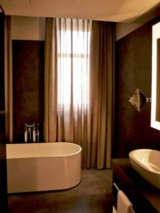 На изображении может находиться ванна ванна в помещении раковина и ванная комната