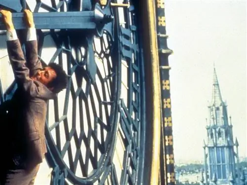 Это изображение может содержать человека и парк развлечений