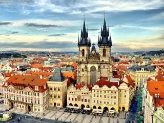 На изображении может находиться город город город город центр города здание архитектура мегаполис башня шпиль шпиль и пейзаж