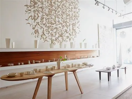 На изображении может находиться мебель столешница пол дизайн интерьера и в помещении