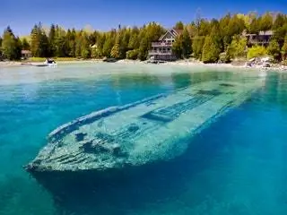 На изображении может находиться на улице Природа Земля Океан Вода Море Береговая линия Дерево Растение Побережье Ель Abies Island and Beach