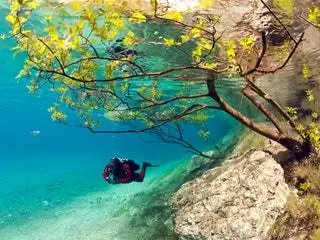 На изображении может находиться Вода На улице Человек Спорт Спорт Дайвинг Скуба Дайвинг Аква Скуба и Дайвер