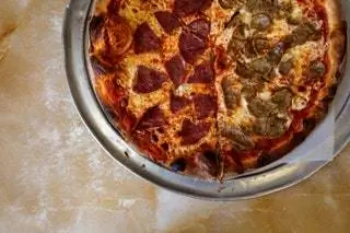Ресторан Armando's Pizza Subs Pizza Бостон, Массачусетс