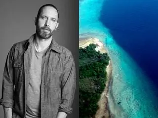 Это изображение может содержать На открытом воздухе Природа Земля Океан Вода Море Береговая линия Лицо Человек Побережье Пляж и Борода