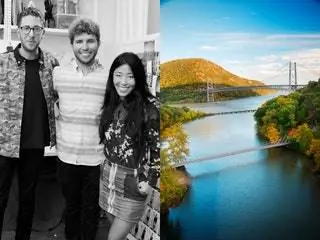 На этом изображении может находиться человек, одежда, одежда, шорты, лицо, женские штаны, вода, люди, улыбка и на улице