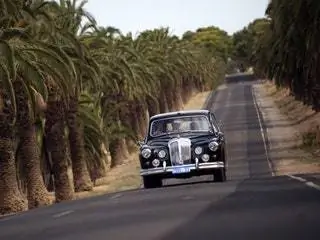 Это изображение может содержать транспортное средство автомобиль автомобиль асфальт асфальт спортивный автомобиль купе дорога и шины