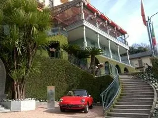 На изображении может находиться автомобиль транспортное средство автомобильное строительство перила перила колесная машина и перила